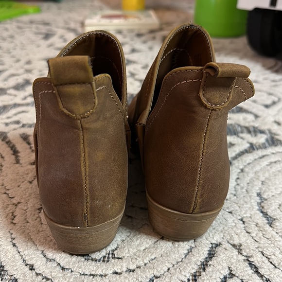 Universal Threads Booties - Picture 3 of 4